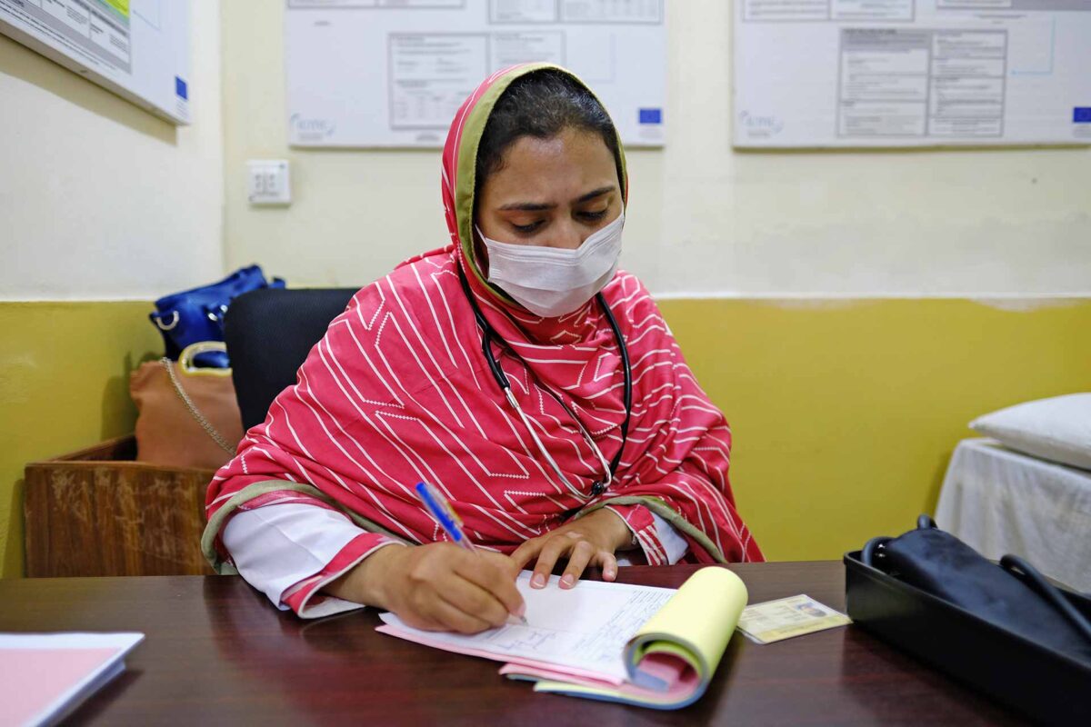 Doctor at Afghan refugee camps - people of Afghanistan