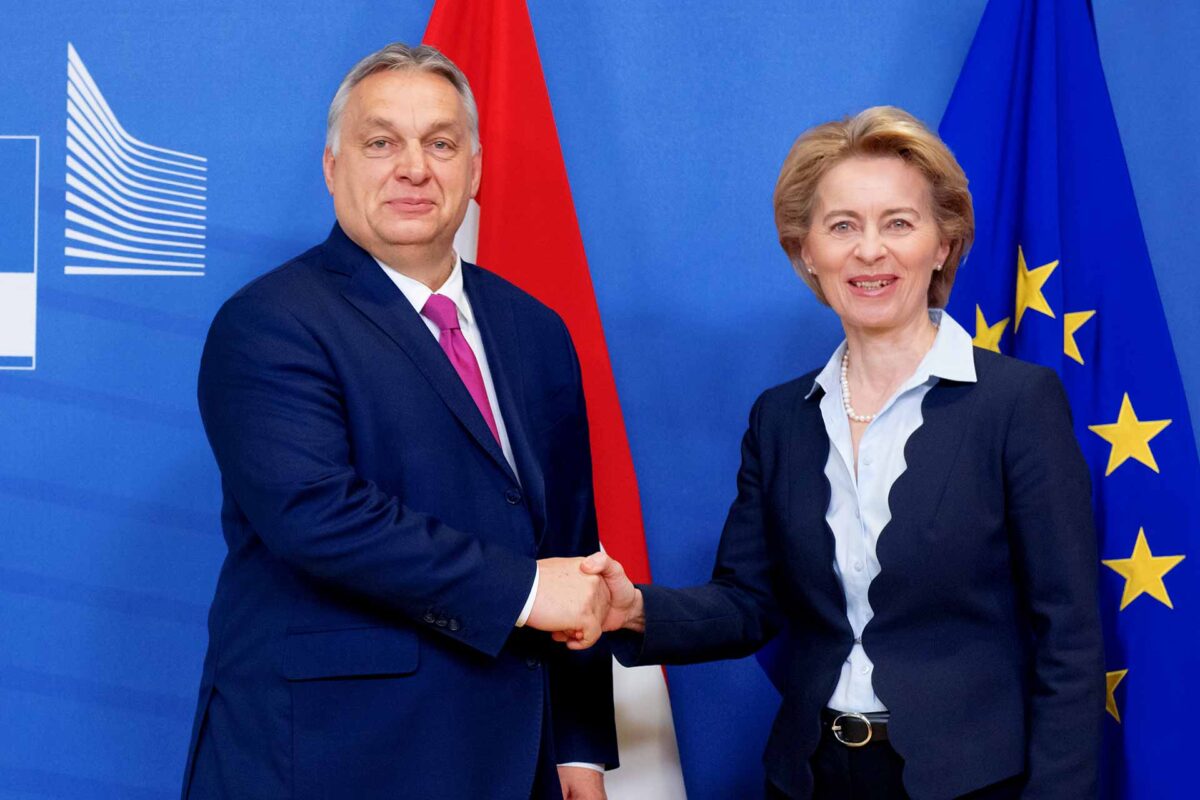 Handshake between Viktor Orbán, on the left, and Ursula von der Leyen