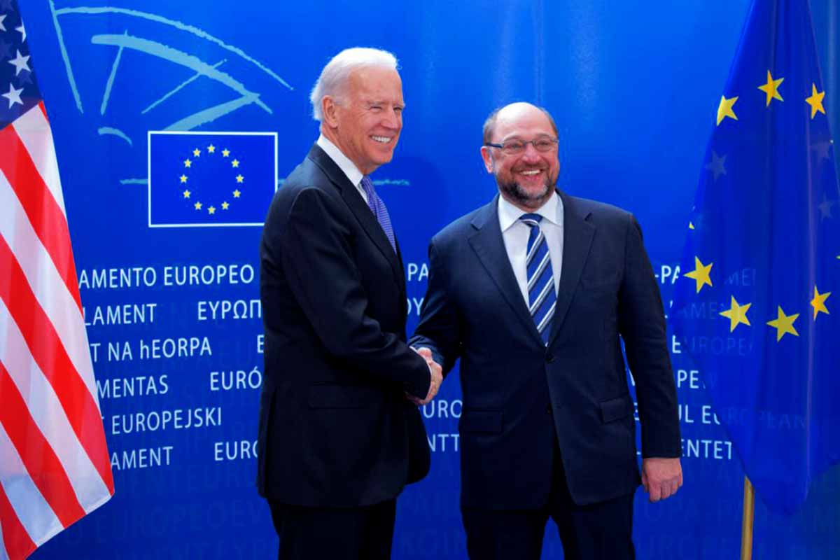 Joe Biden and Martin Schulz in Brussels 2015