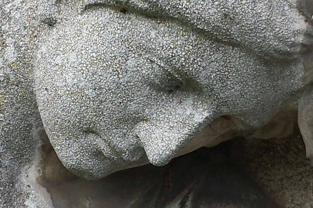 sculpture woman cry