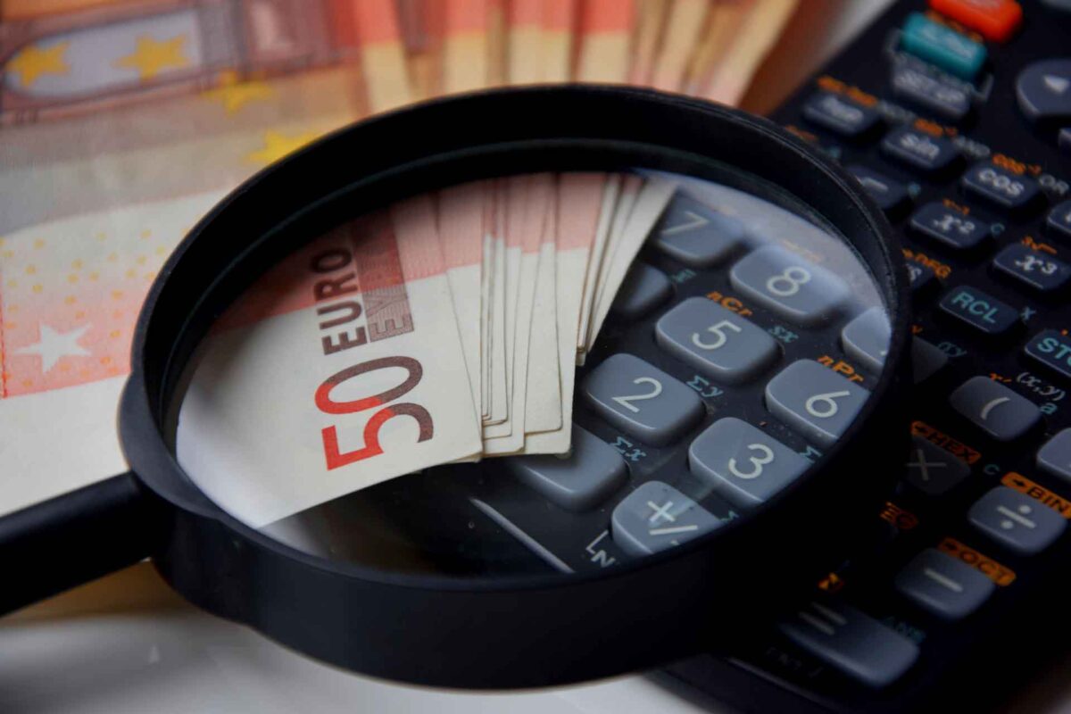Accountant calculator Euro